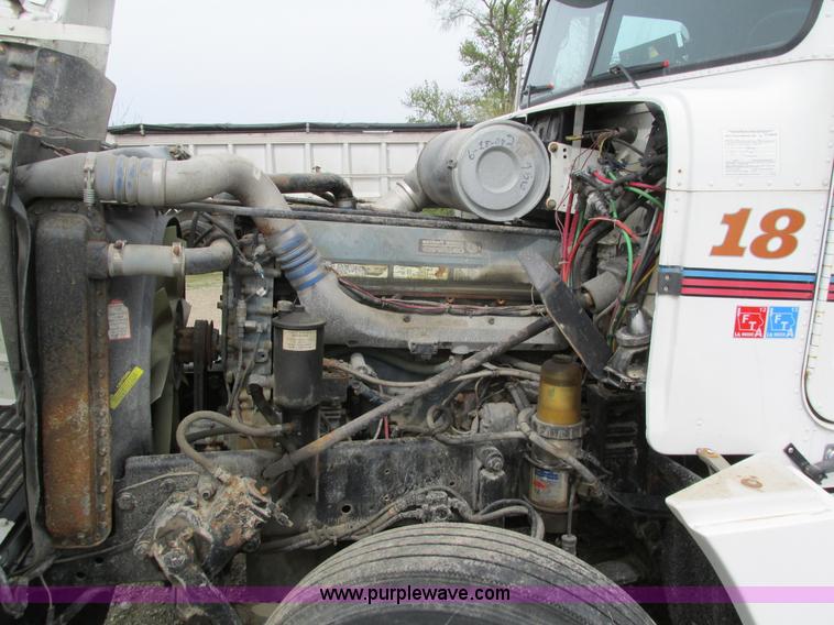 image for item I4176 1996 Freightliner FLD semi truck