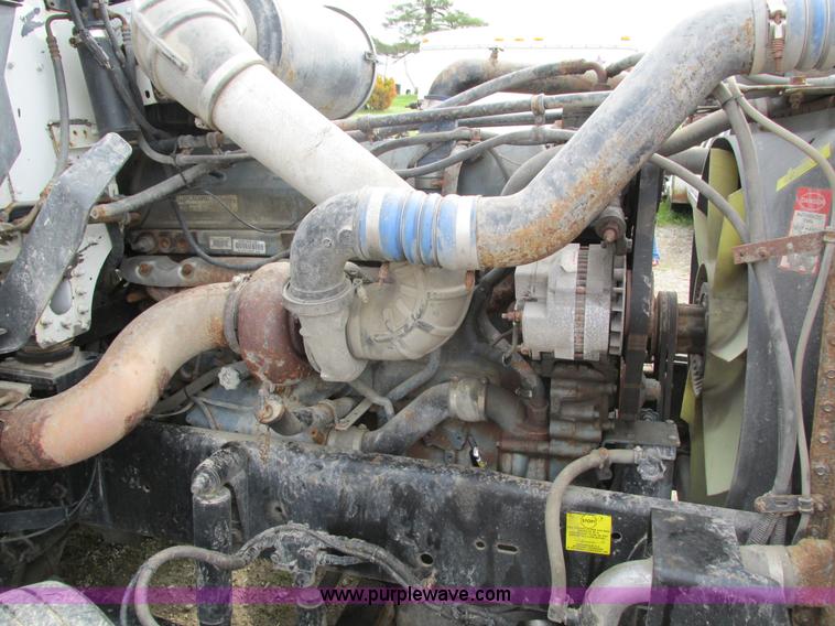 image for item I4176 1996 Freightliner FLD semi truck