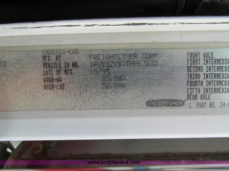 image for item I4176 1996 Freightliner FLD semi truck