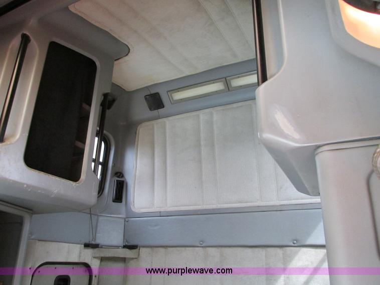 image for item I4176 1996 Freightliner FLD semi truck