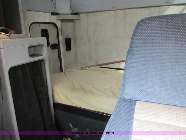 image for item I4176 1996 Freightliner FLD semi truck