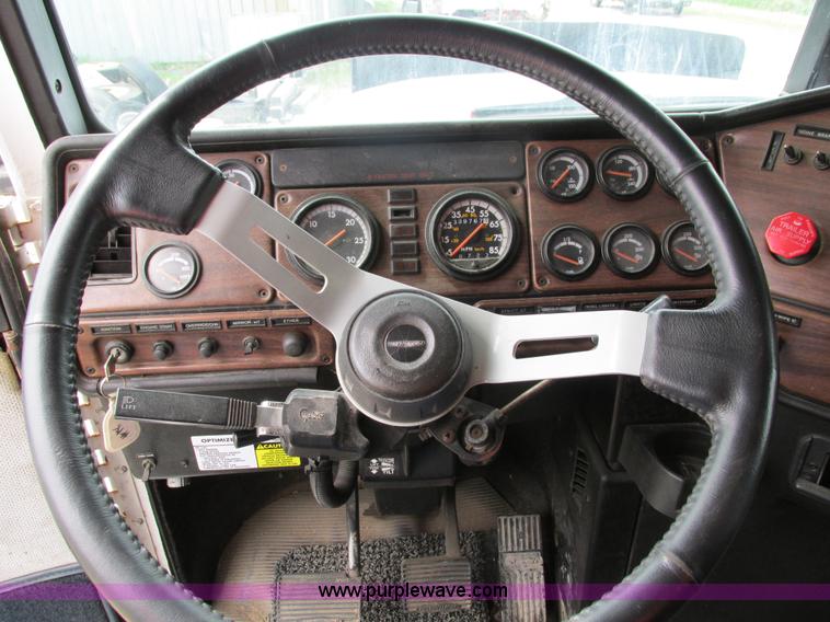 image for item I4176 1996 Freightliner FLD semi truck