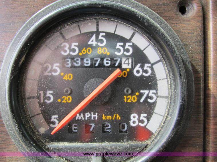 image for item I4176 1996 Freightliner FLD semi truck