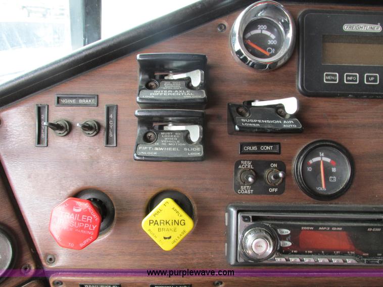 image for item I4176 1996 Freightliner FLD semi truck