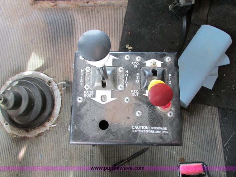 image for item I4176 1996 Freightliner FLD semi truck