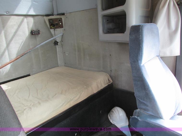 image for item I4176 1996 Freightliner FLD semi truck