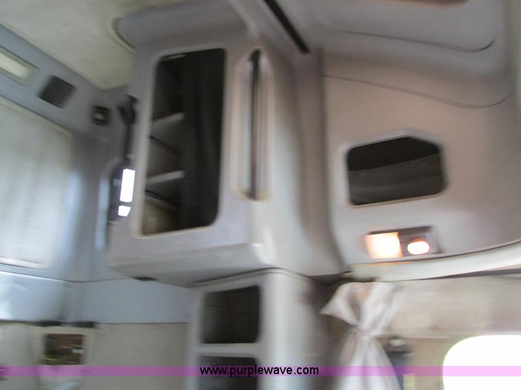 image for item I4176 1996 Freightliner FLD semi truck