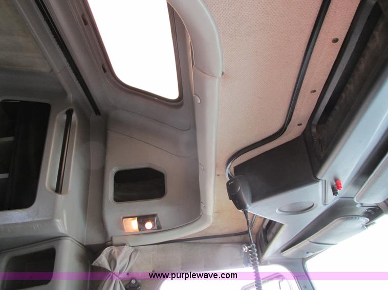 image for item I4176 1996 Freightliner FLD semi truck