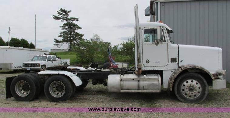 image for item I4179 1993 Peterbilt 378 semi truck