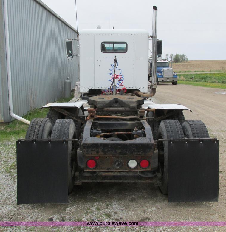 image for item I4179 1993 Peterbilt 378 semi truck