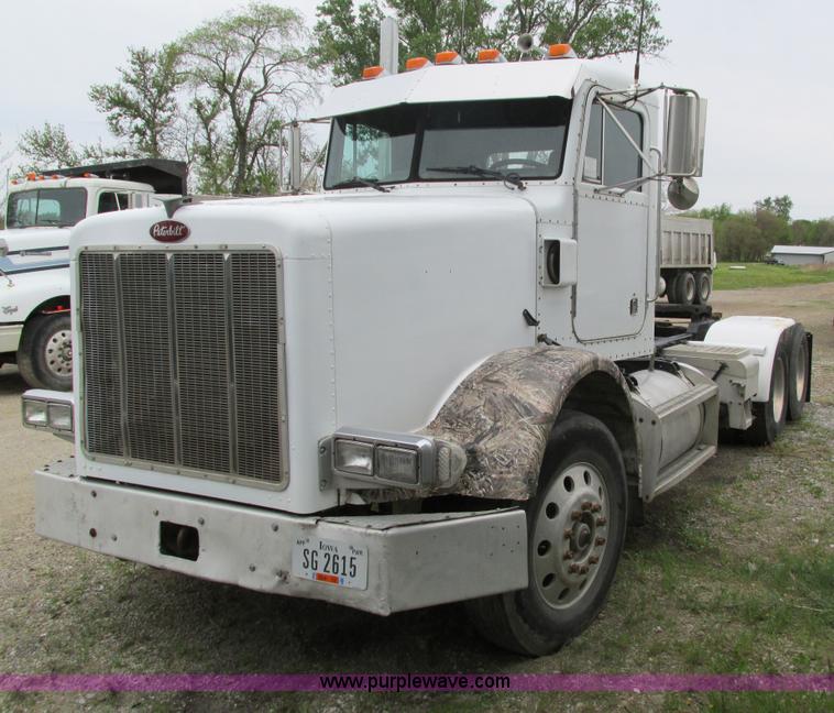 image for item I4179 1993 Peterbilt 378 semi truck