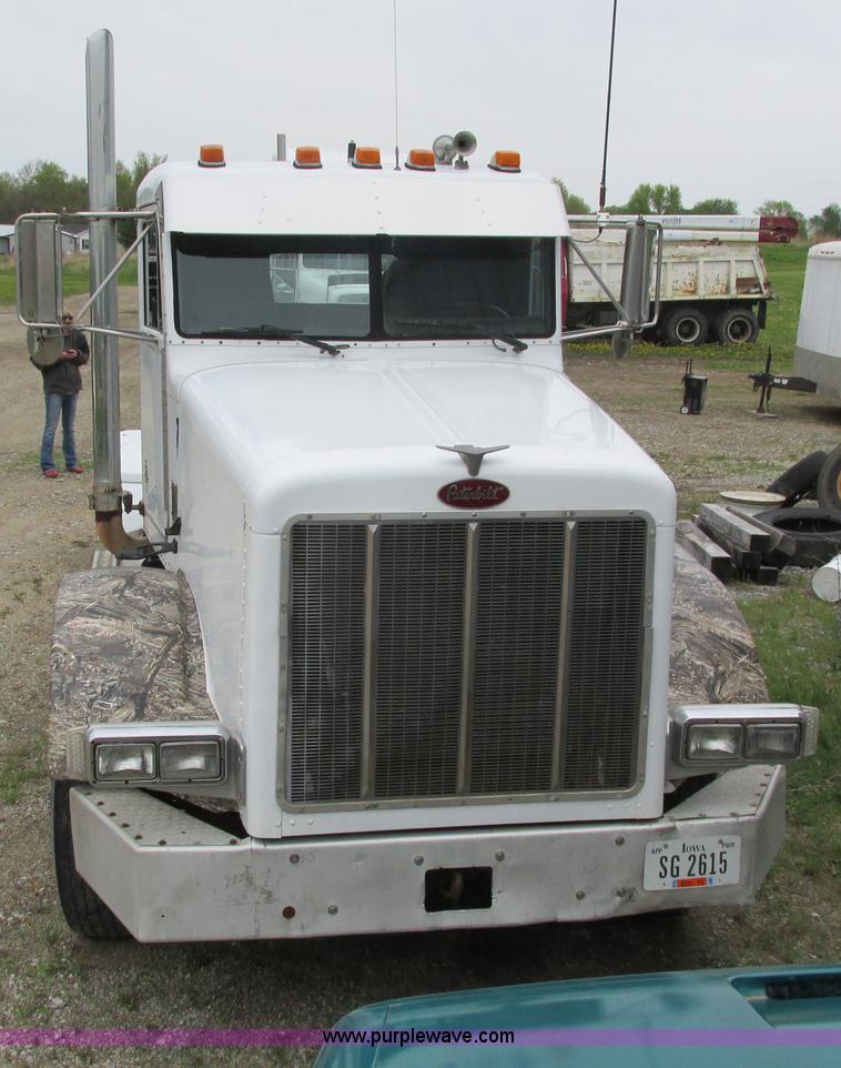 image for item I4179 1993 Peterbilt 378 semi truck