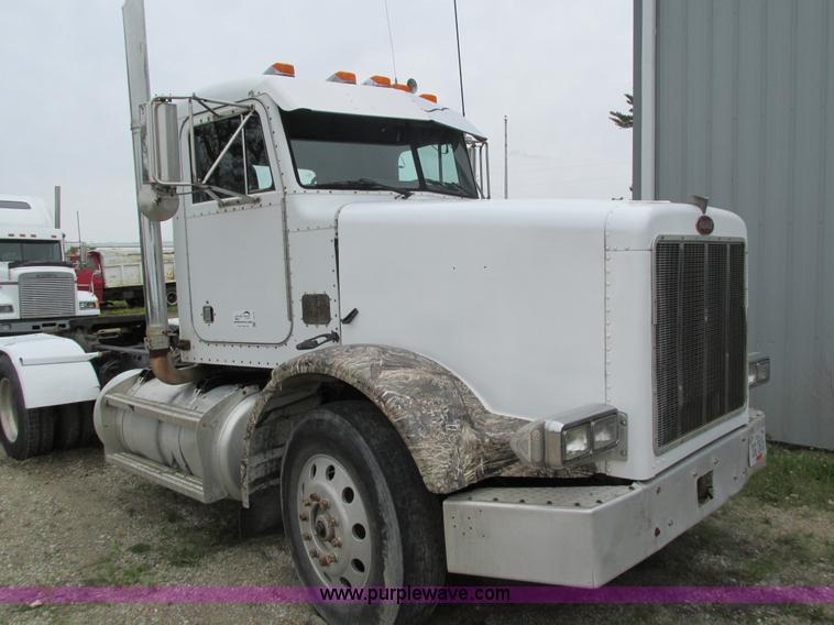 image for item I4179 1993 Peterbilt 378 semi truck