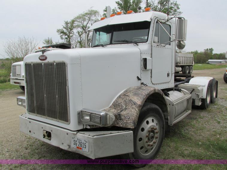image for item I4179 1993 Peterbilt 378 semi truck