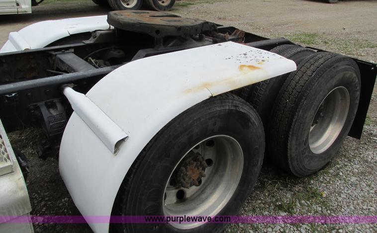 image for item I4179 1993 Peterbilt 378 semi truck