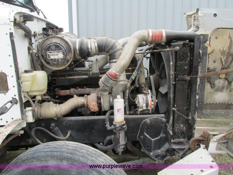 image for item I4179 1993 Peterbilt 378 semi truck