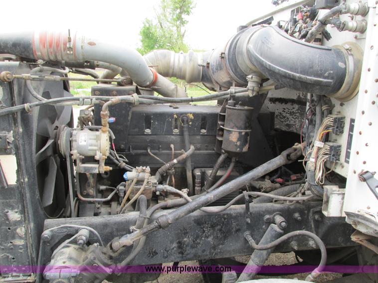 image for item I4179 1993 Peterbilt 378 semi truck