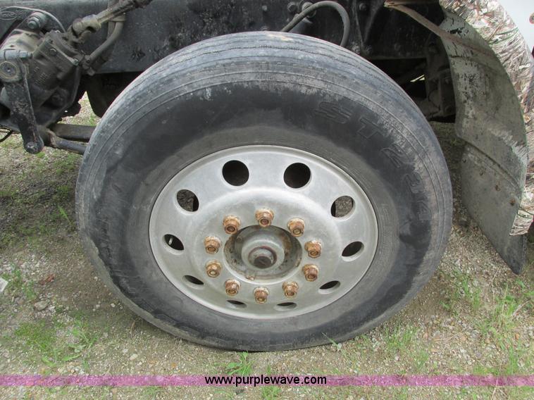 image for item I4179 1993 Peterbilt 378 semi truck