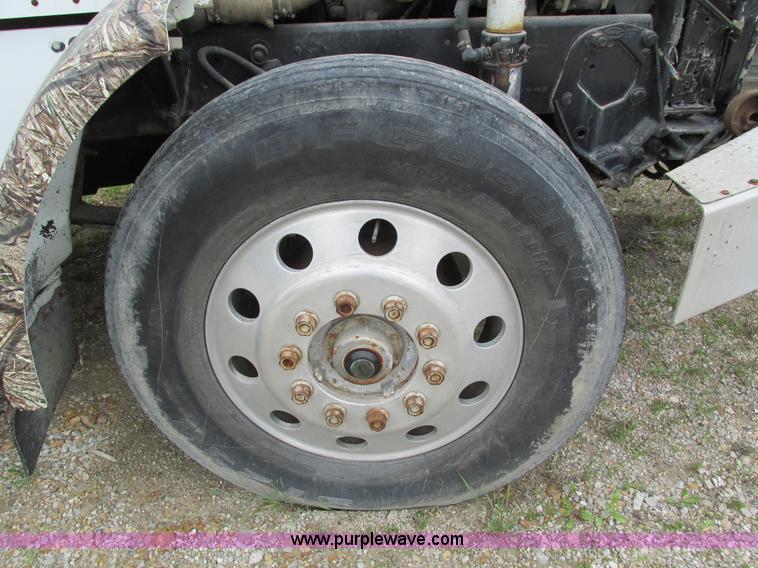 image for item I4179 1993 Peterbilt 378 semi truck