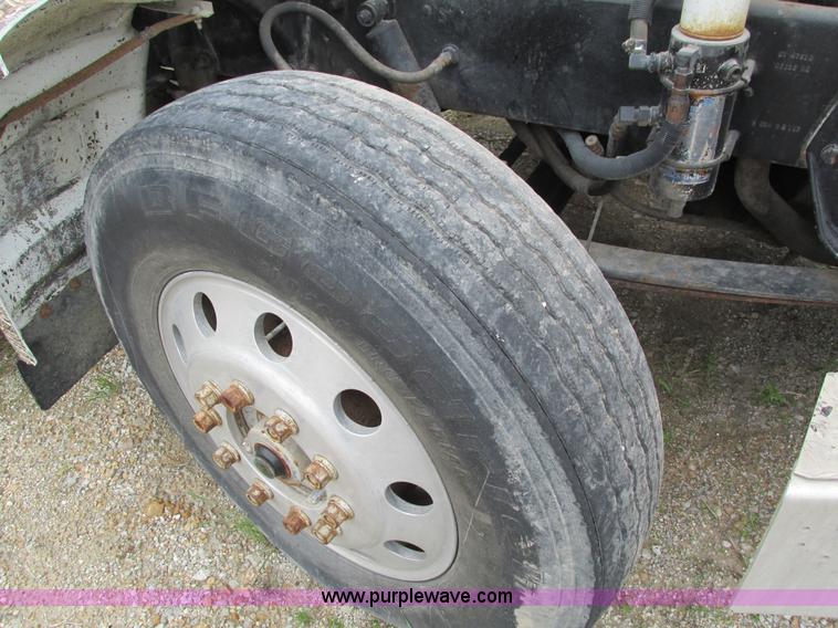 image for item I4179 1993 Peterbilt 378 semi truck