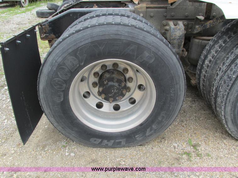 image for item I4179 1993 Peterbilt 378 semi truck