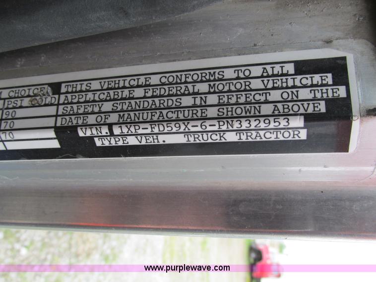 image for item I4179 1993 Peterbilt 378 semi truck