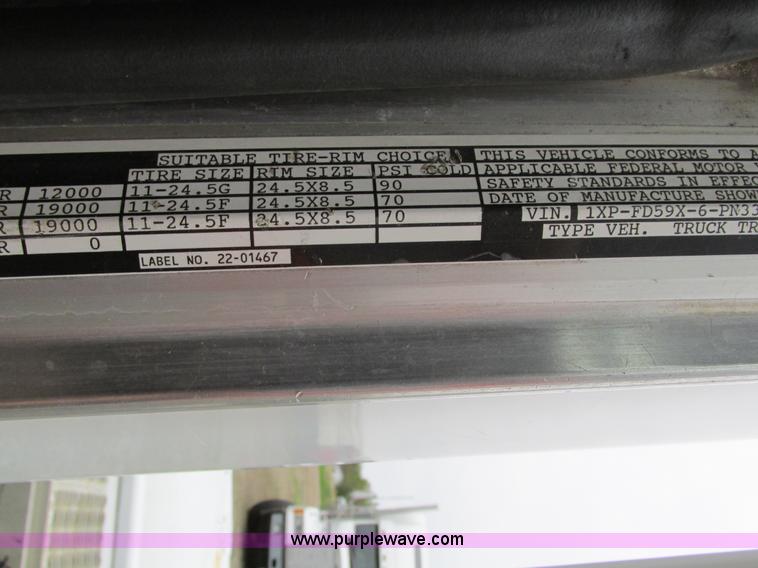 image for item I4179 1993 Peterbilt 378 semi truck