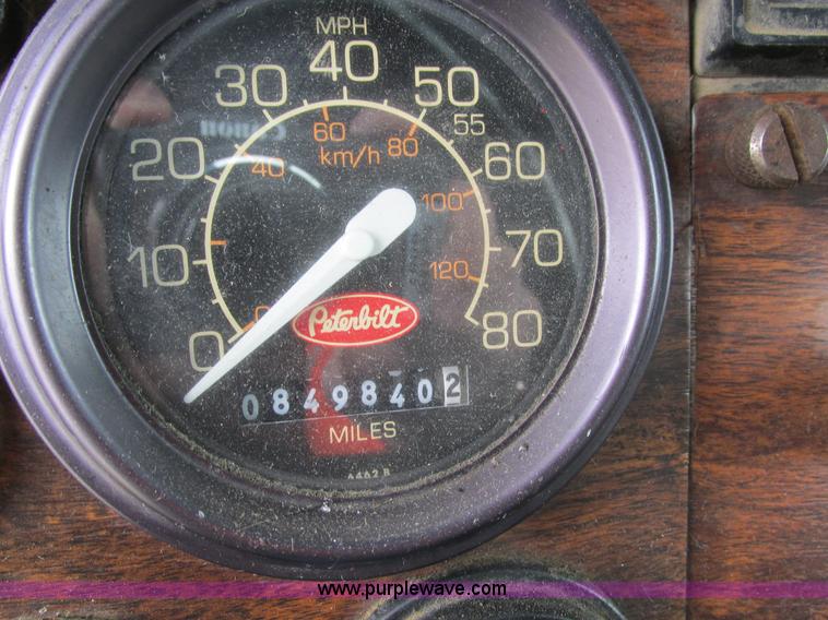 image for item I4179 1993 Peterbilt 378 semi truck