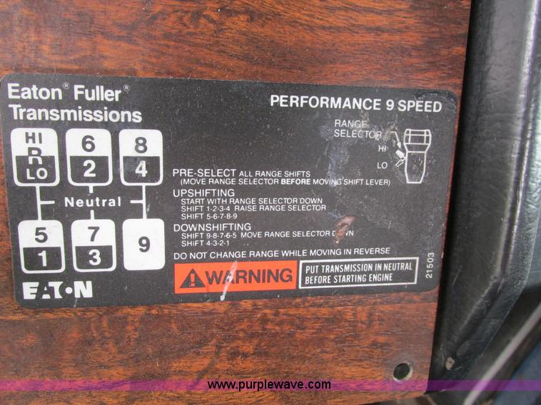 image for item I4179 1993 Peterbilt 378 semi truck