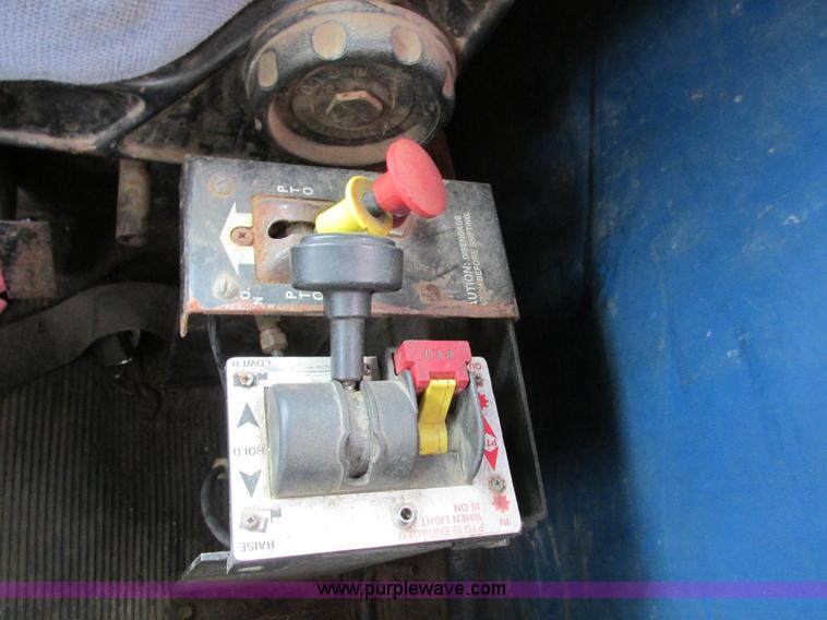 image for item I4179 1993 Peterbilt 378 semi truck