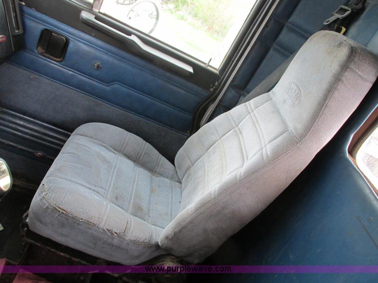 image for item I4179 1993 Peterbilt 378 semi truck