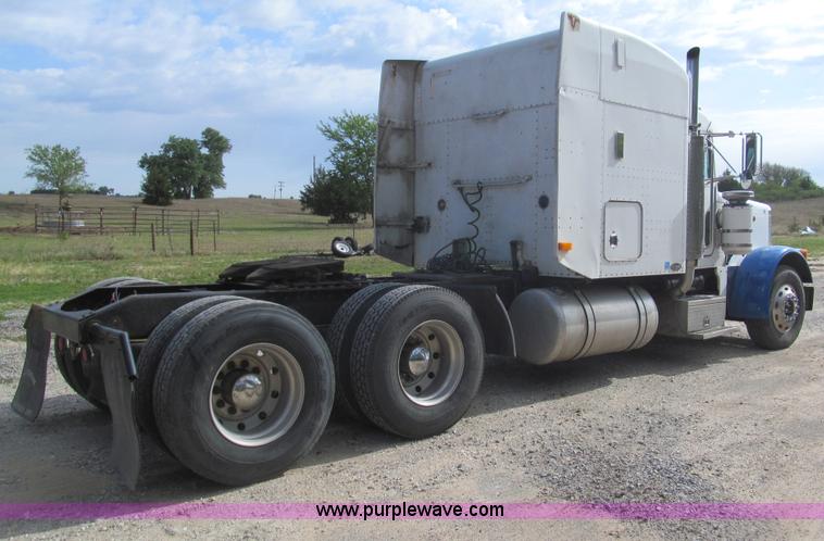 image for item I7016 1998 Peterbilt 379 semi truck