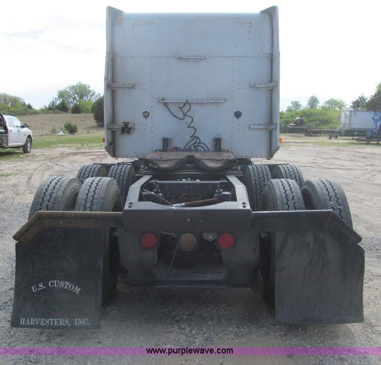 image for item I7016 1998 Peterbilt 379 semi truck