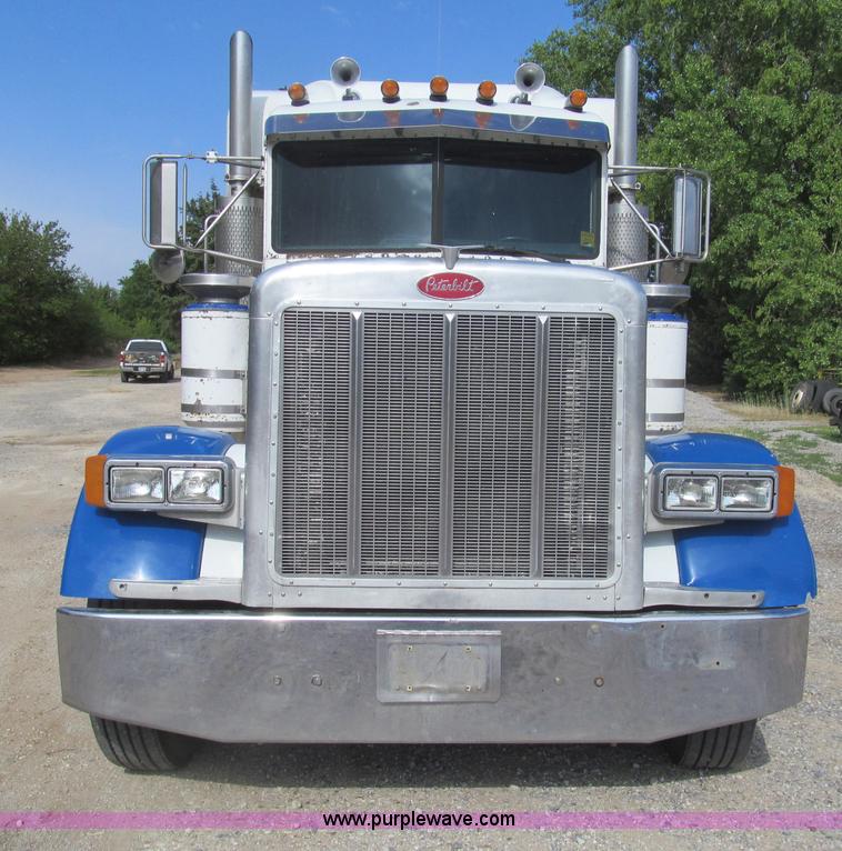 image for item I7016 1998 Peterbilt 379 semi truck