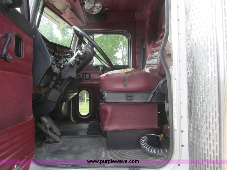 image for item I7016 1998 Peterbilt 379 semi truck