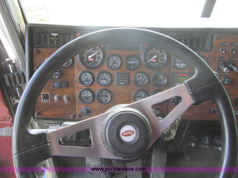 image for item I7016 1998 Peterbilt 379 semi truck