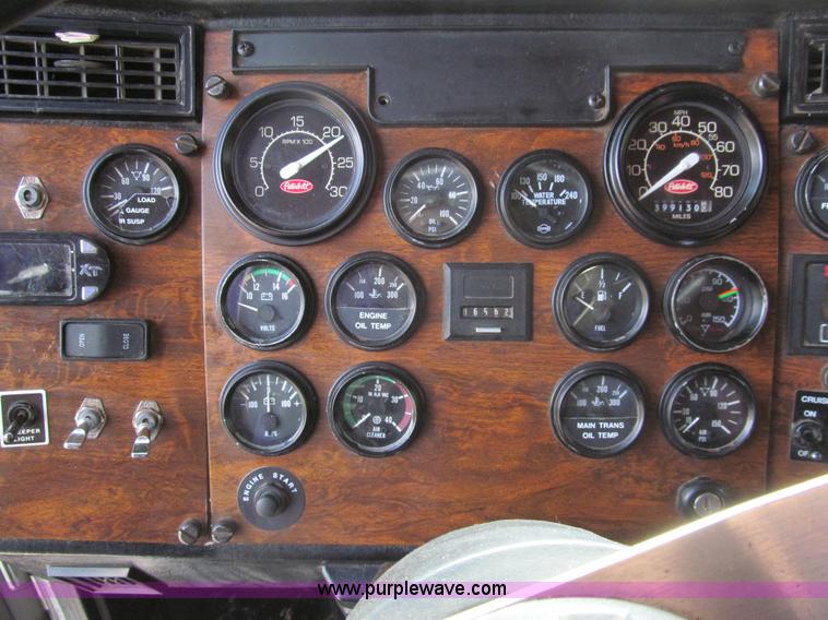 image for item I7016 1998 Peterbilt 379 semi truck