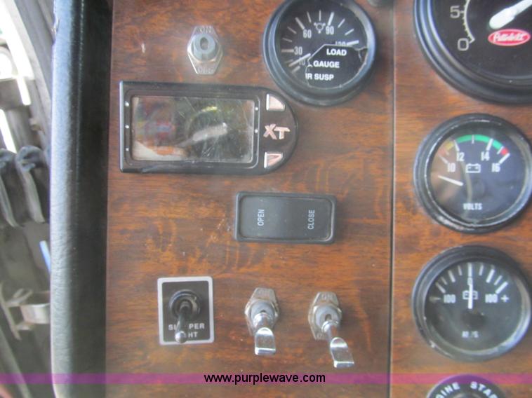 image for item I7016 1998 Peterbilt 379 semi truck