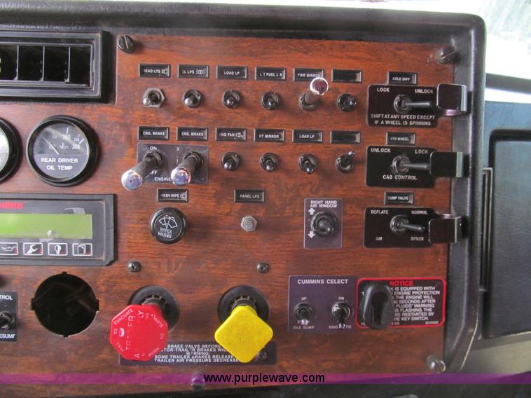 image for item I7016 1998 Peterbilt 379 semi truck