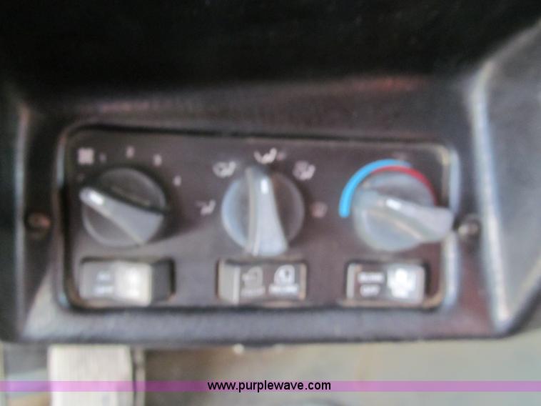 image for item I7016 1998 Peterbilt 379 semi truck