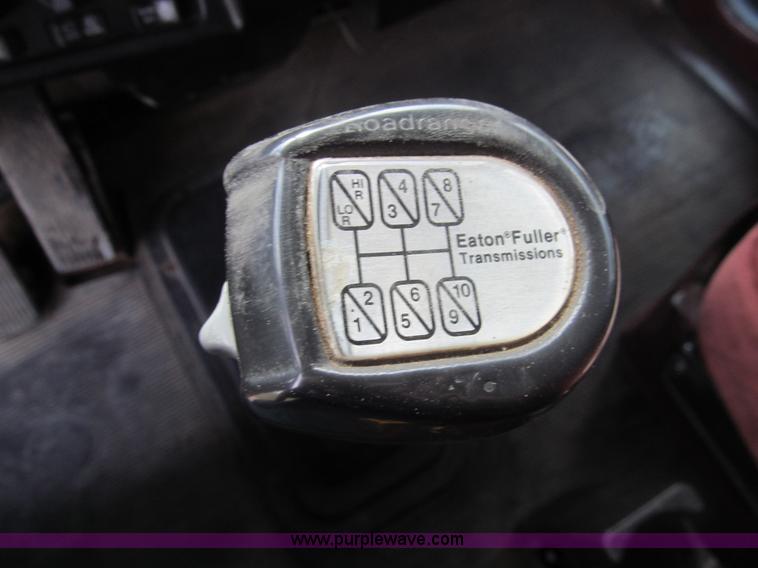 image for item I7016 1998 Peterbilt 379 semi truck