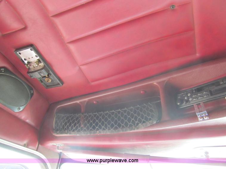 image for item I7016 1998 Peterbilt 379 semi truck