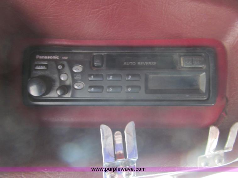 image for item I7016 1998 Peterbilt 379 semi truck