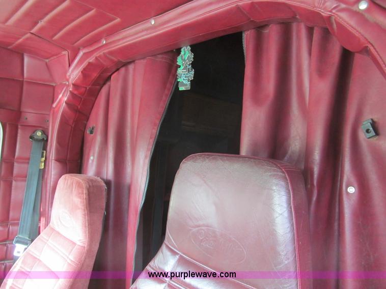 image for item I7016 1998 Peterbilt 379 semi truck