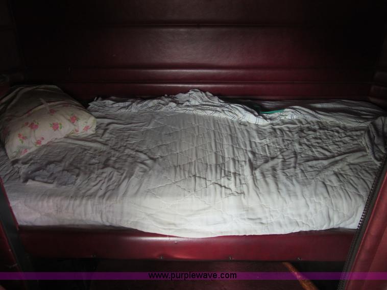 image for item I7016 1998 Peterbilt 379 semi truck