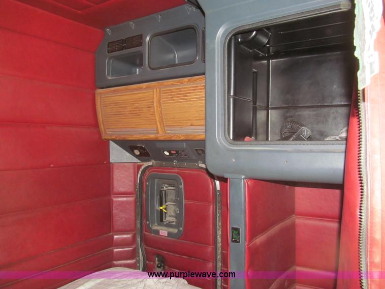 image for item I7016 1998 Peterbilt 379 semi truck