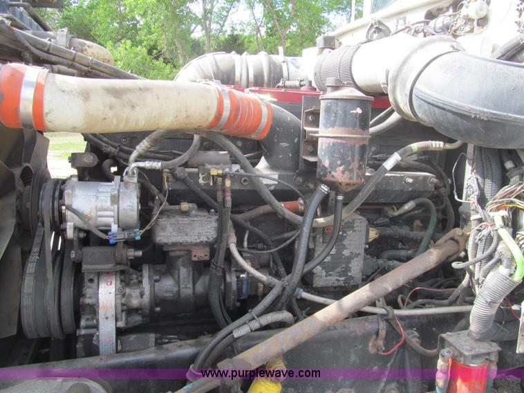 image for item I7016 1998 Peterbilt 379 semi truck