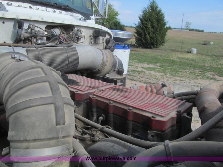 image for item I7016 1998 Peterbilt 379 semi truck