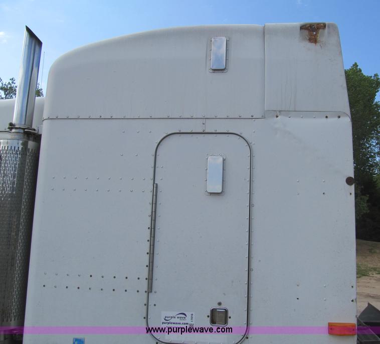 image for item I7016 1998 Peterbilt 379 semi truck