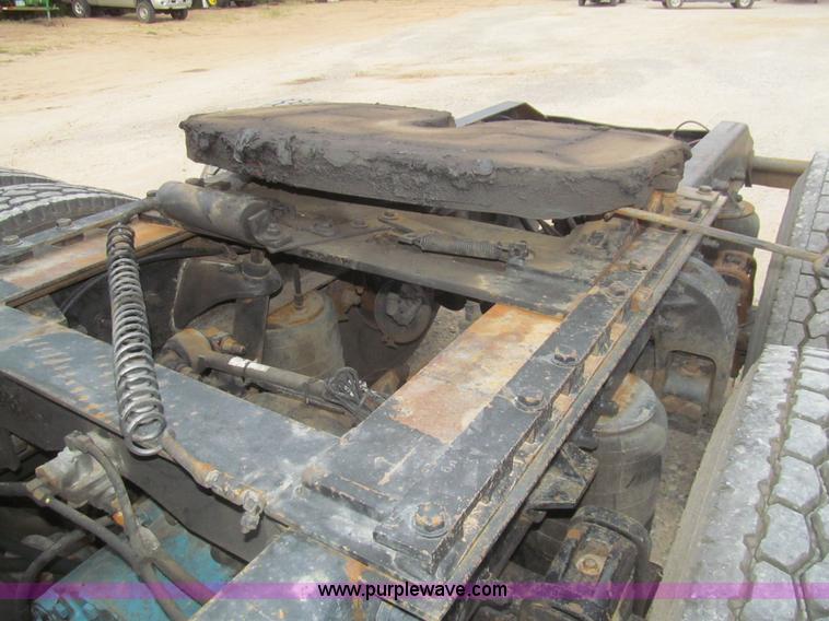 image for item I7016 1998 Peterbilt 379 semi truck